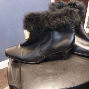 Women's Black Ankle Boots with Faux Fur Lining